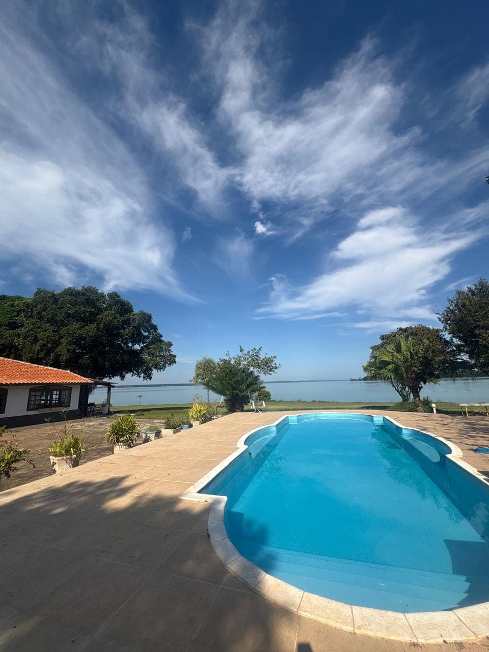 Rancho à beira do Rio Tietê | Piscina | 15 hóspedes | Suítes climatizadas